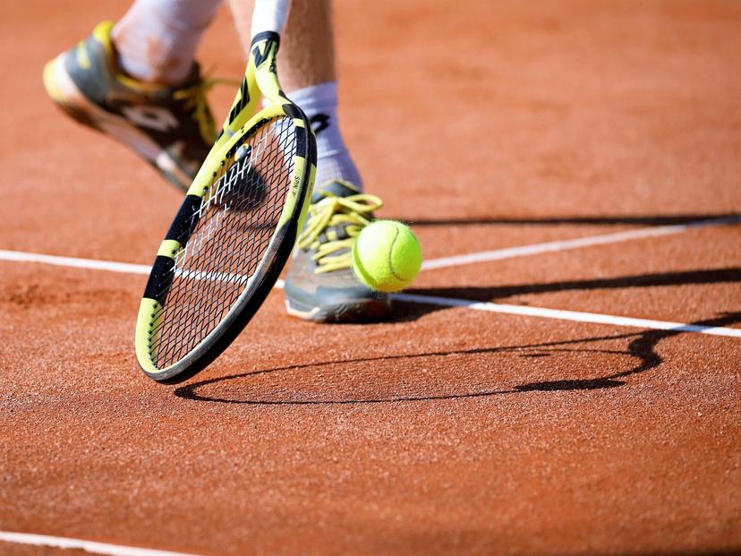 Joueur de tennis sur le terrain